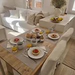 I Apartment *