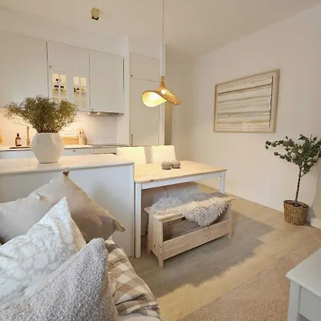 I Apartment *